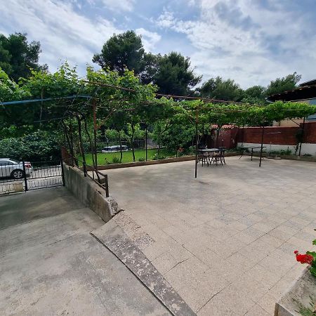 Retreat Apartments With Free Parking Пула Экстерьер фото