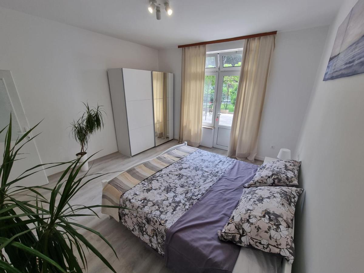 Retreat Apartments With Free Parking Пула Экстерьер фото