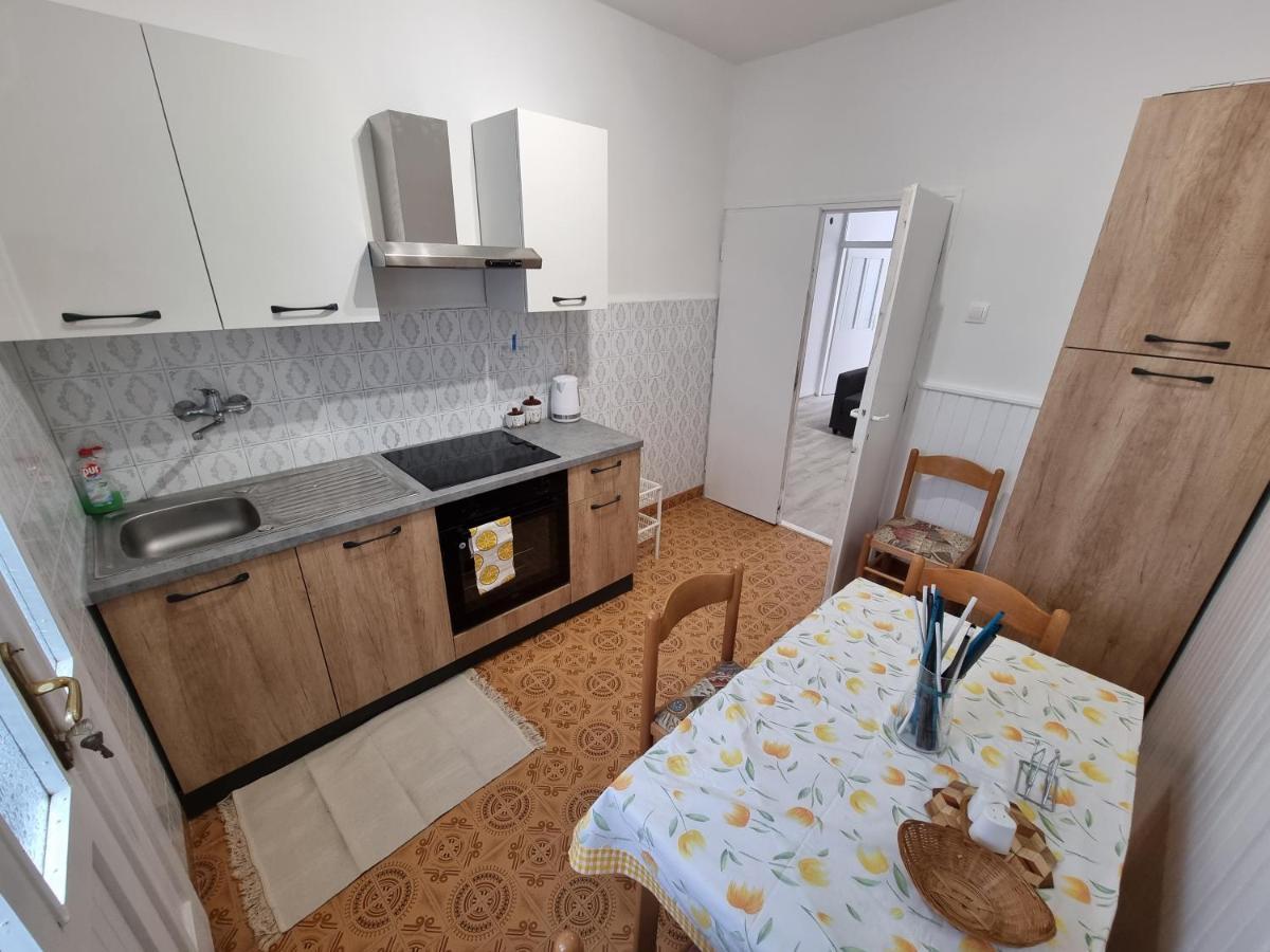 Retreat Apartments With Free Parking Пула Экстерьер фото