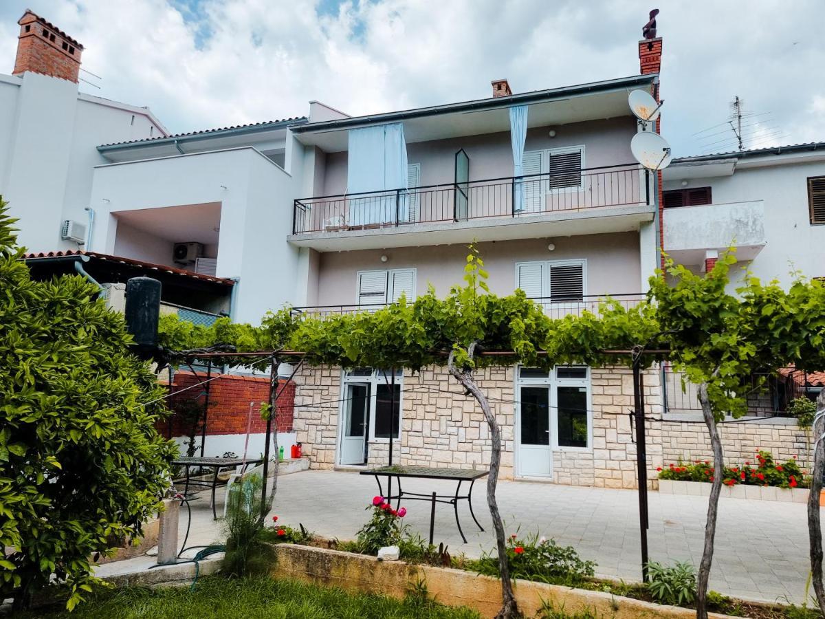 Retreat Apartments With Free Parking Пула Экстерьер фото