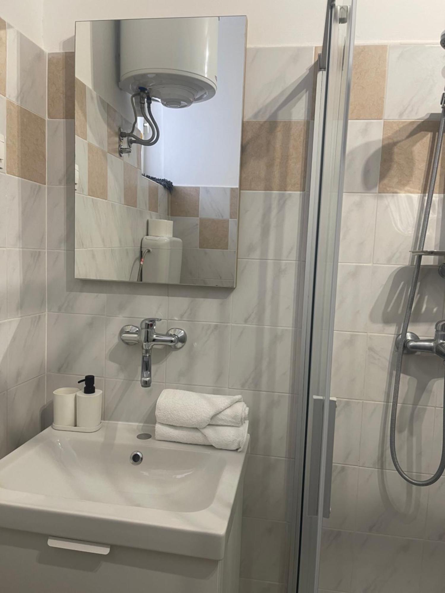 Retreat Apartments With Free Parking Пула Экстерьер фото